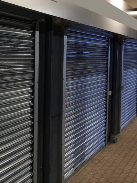 (kuva varten) Murtosuojattu teräksinen rullaovi RC3