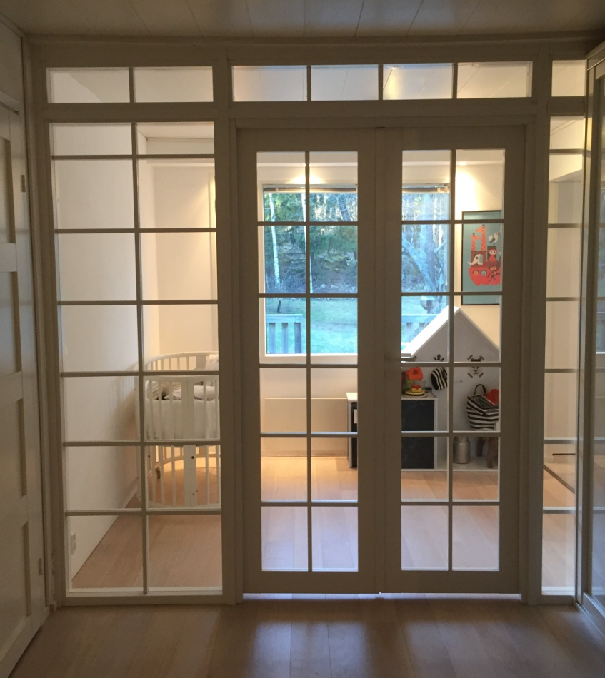 Lisäkuvat tuotteelle Puukarmillinen lasiseinä pariovilla