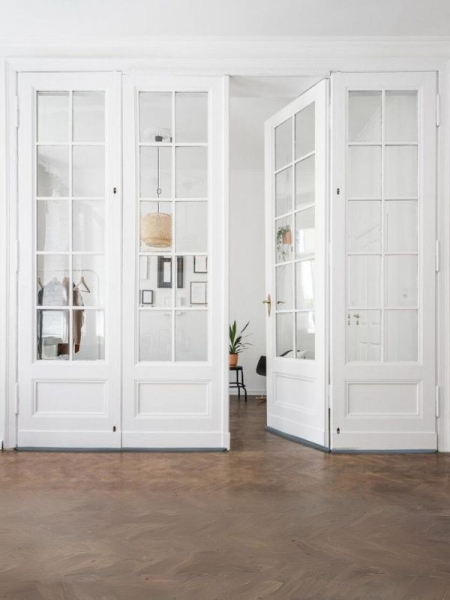 (kuva varten) Puukarmillinen lasiseinä mittojen mukaan