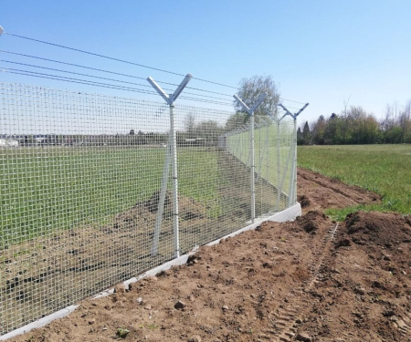(image for) Composite net fence